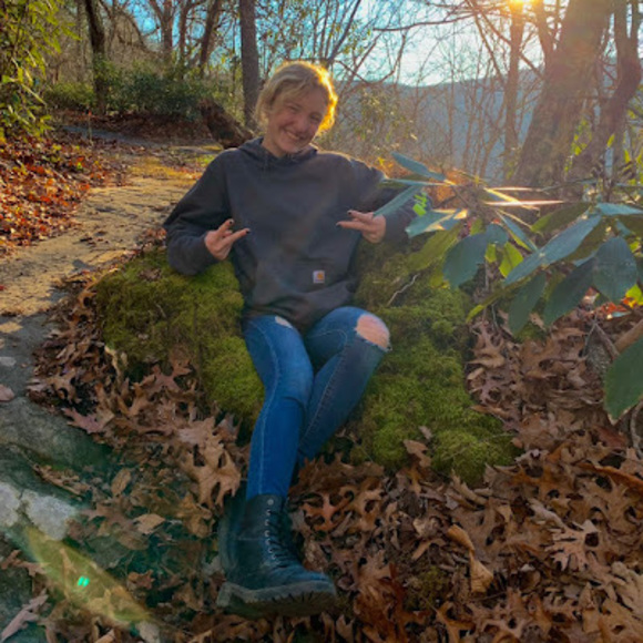 Meet your Posher, Kayla - Picture 1 of 1